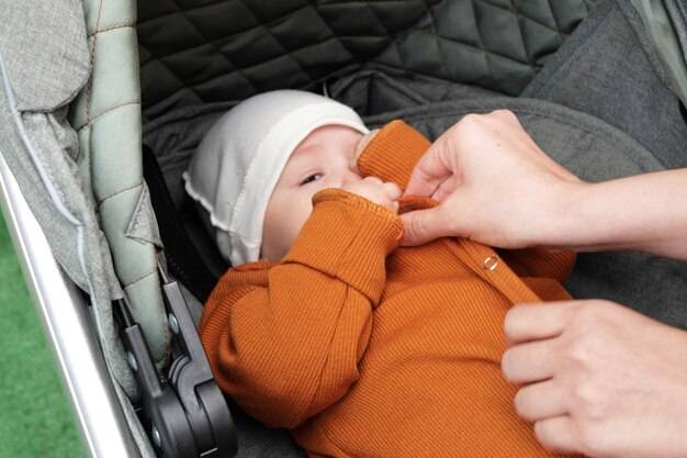 Czy można przewozić niemowlę na przednim siedzeniu samochodu?