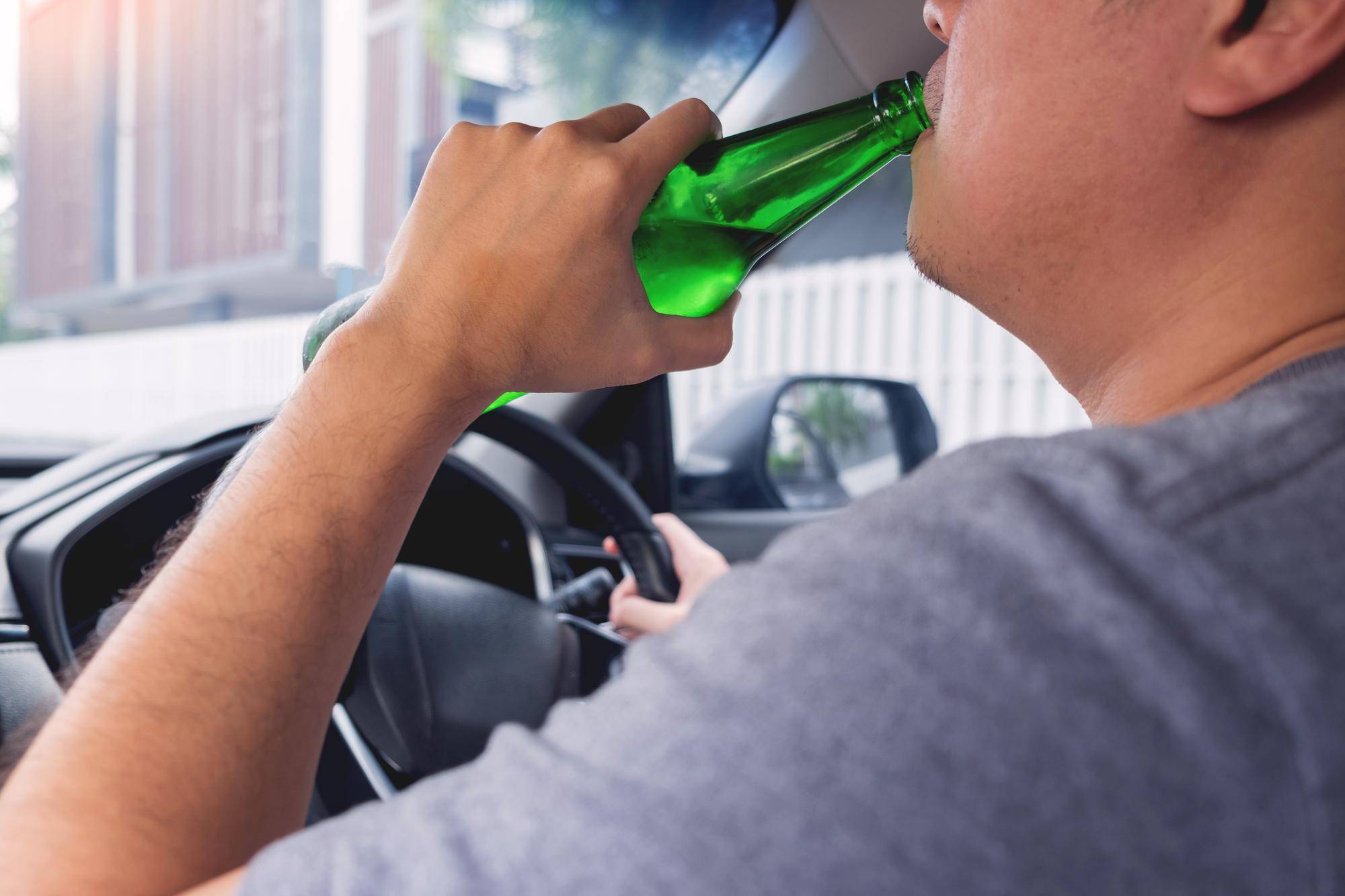Jazda pod wpływem alkoholu wykroczenie czy przestępstwo?