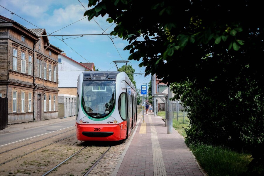 Ile jedzie bus ze Świnoujścia do Szczecina?