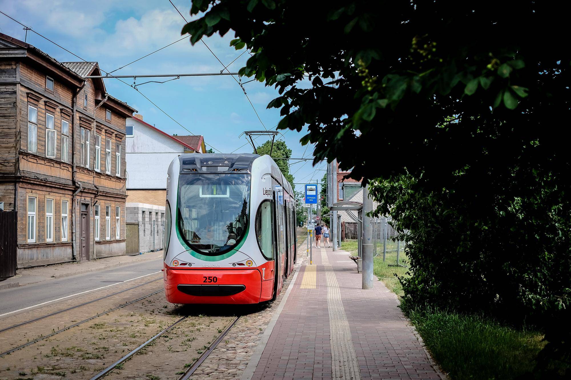 Ile jedzie bus ze Świnoujścia do Szczecina?