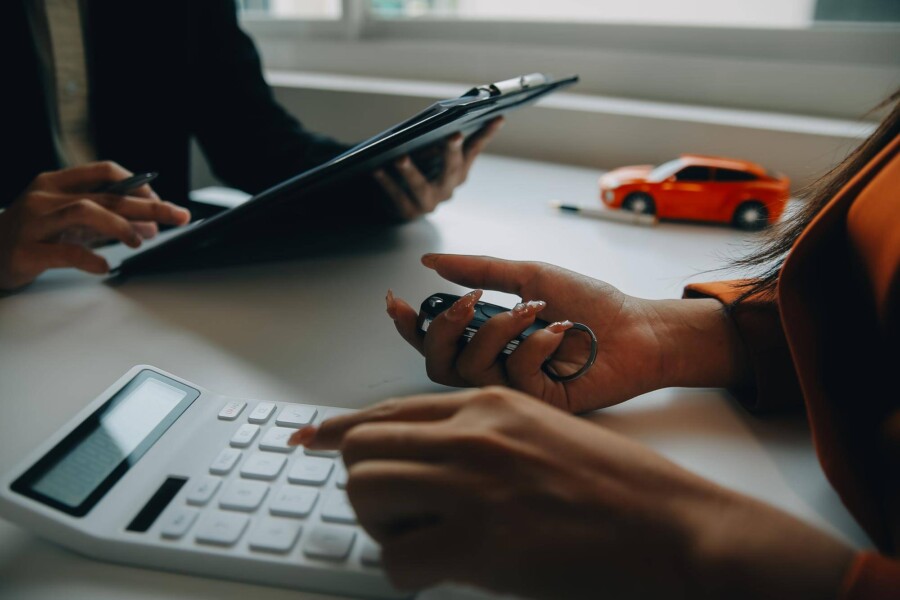 Jak obliczyć leasing samochodu osobowego w praktyce?