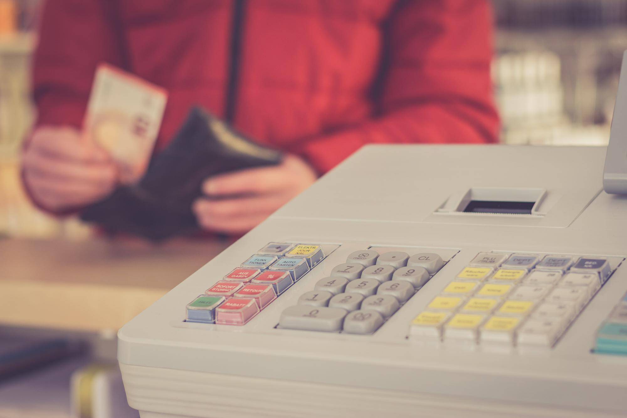 Kiedy trzeba mieć kasę fiskalną i jakie obowiązki z tego wynikają?
